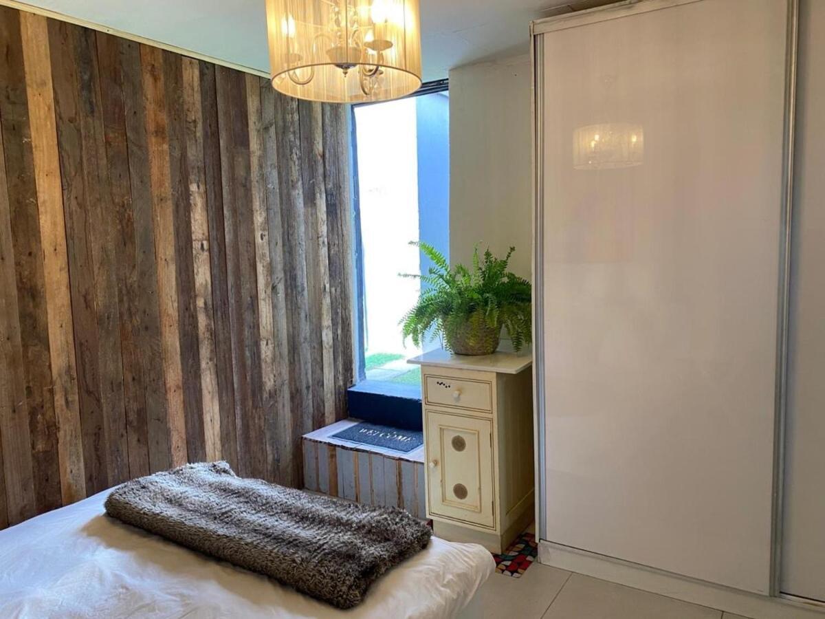 Private 2-sleeper Getaway U8 ! Cape Town